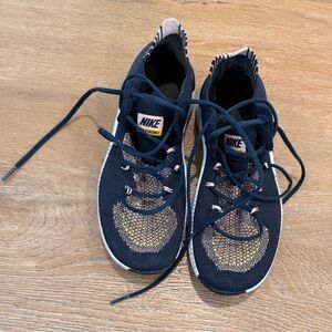 🆑Nike Sneakers🆑
📣Final Clearance📣